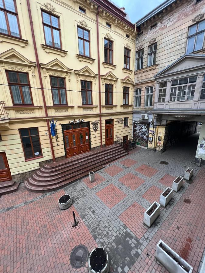 Апартаменти В Самому Центрі Львова В Проїзді Крива Липа ภายนอก รูปภาพ
